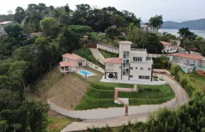 Chácara com área do terreno de 9.806,00 m, condomínio águas de igaratá, sp.