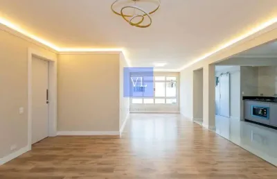 Apartamento reformado no centro cívico: 3 quartos, 1 suíte