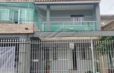 Sobrado com 03 quartos (02 suítes) - alto boqueirão