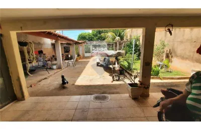 Casa  a venda bairro lago azul muito bem localizada