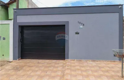 Casa a venda com 3 quartos e varanda com churrasqueira