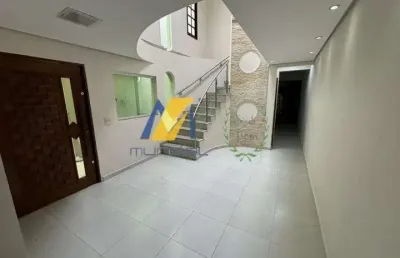 Sobrado à venda com 264m², 4 dormitórios, 1 suíte, 2 salas e 2 vagas!!!