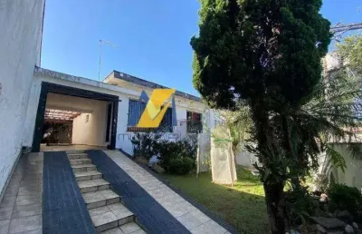 Casa à venda com 228m², 2 dormitórios, 1 suíte, 1 sala e 4 vagas!!!