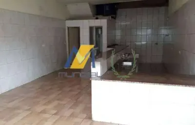 Salão comercial de 50m² com 2 banheiros para locação - ótima oportunidade!