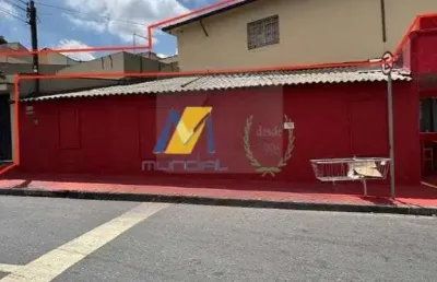 Prédio comercial com 3 vagas, 250m² de área construída, piso superior de 18m² - ótima oportunidade!