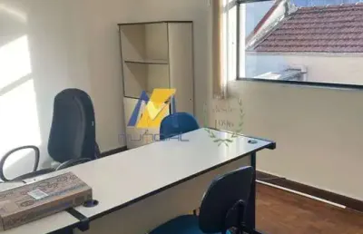 Sobrado comercial de 278 m² com ampla área para seu negócio