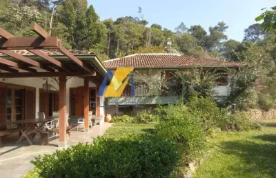“já pensou morar num paraíso com nascentes, colinas, e 7 casas a apenas 50km de são paulo?'