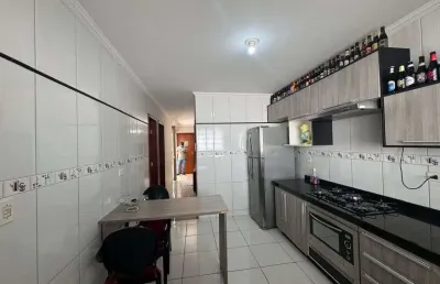 Casa com 3 quartos à venda na Rua Americo Laerte Bugatão, 653, Jardim Andrade, Maringá