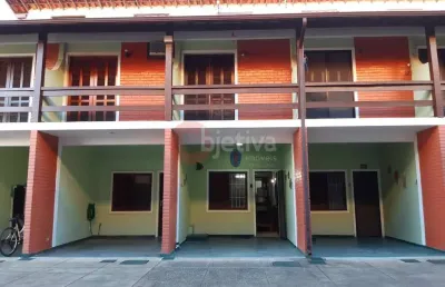 Casa triplex condomínio, 3 quartos, 3 vagas - peró - cabo frio