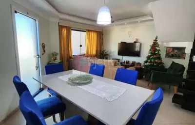 Casa triplex em condomínio, 4 quartos, ogiva - cabo frio
