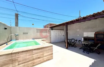 Casa térrea, 2 quartos, área de lazer completa, vila do peró - cabo frio