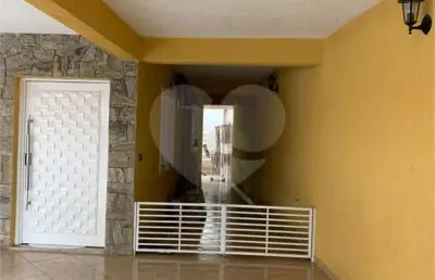Casa com 3 quartos à venda na rua augusto, 33, vila martins, carapicuíba, 325 m2 por r$ 880.000