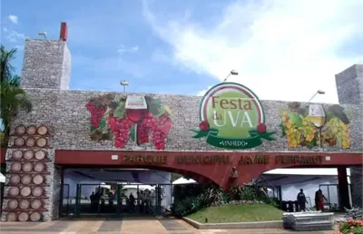Chácara / sítio com 4 quartos à venda na rua madri, 1, vista alegre, vinhedo, 450 m2 por r$ 1.400.000
