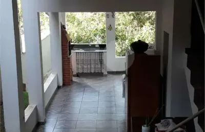 Casa em condomínio fechado com 4 quartos à venda na rua sabiá, 973, suru, santana de parnaíba, 200 m2 por r$ 1.300.000