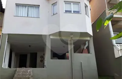 Casa em condomínio fechado com 3 quartos à venda na rua sabiá, 975, suru, santana de parnaíba, 280 m2 por r$ 1.300.000