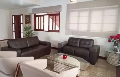 Casa em condomínio fechado com 4 quartos para alugar na alameda coral, 80, alphaville, santana de parnaíba, 359 m2 por r$ 12.800