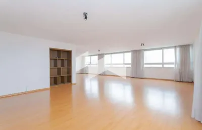 Apartamento com 380 m², 4 quartos sendo 2 suítes para alugar no bairro batel.