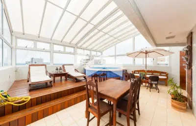 Cobertura para locação no cabral, com 3 suítes e 4 vagas - área externa com piscina