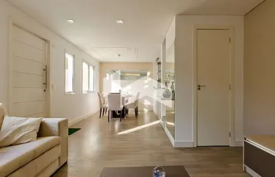 Sobrado com 94 m², 3 quartos sendo 1 suíte para alugar no bairro barreirinha.