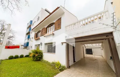 Comercial com 304.58 m²,  para alugar no bairro água verde.