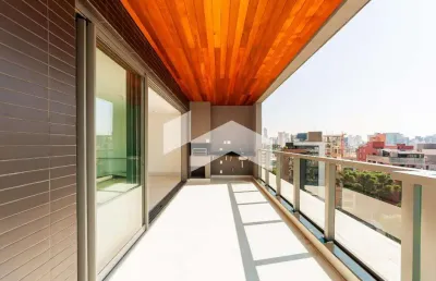 Cobertura com 261 m², 3 quartos sendo 3 suítes para alugar no bairro batel.