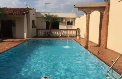 Casa com 3 quartos à venda na Vila Carmem, Bauru 