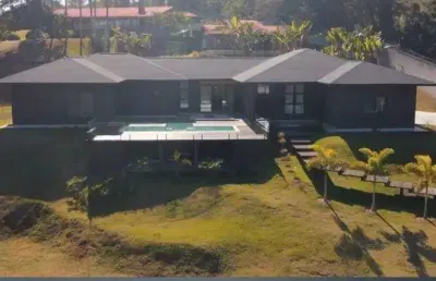 Linda casa no condomínio jardim das palmeiras em bragança paulista sp