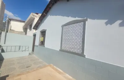 Casa com 2 quartos para alugar na Rua Meyer, 547, Alto Caiçaras, Belo Horizonte