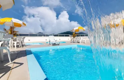 Ubatuba, centro - aptos prontos de 02 e 03 dormitórios, área de lazer com piscina.