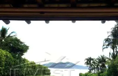 Ubatuba, praia dura, alto padrão,  belíssima casa frente para o mar, 200m2 e amplo terreno de 1700m2.