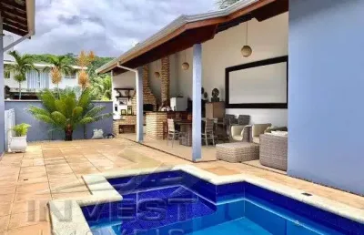 Ubatuba country club, linda casa com 03 dorm. e área de lazer.