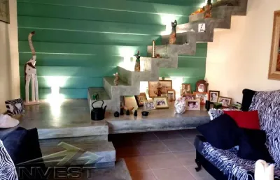 Ubatuba - casa sobrado com 450 m2. de terreno com 03 dormitorios sendo 01 suite e  área de lazer.