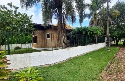 Ubatuba, parque vivamar - belíssima casa com 03 dormitorios sendo 01 suite.