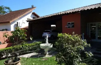 Ubatuba, parque vivamar - belíssima casa com terreno de 686m2 e area de lazer.