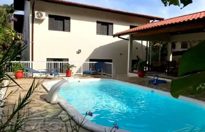 Ubatuba, lagoinha - belíssima casa em condomínio com terreno de 600m2 e area de lazer.