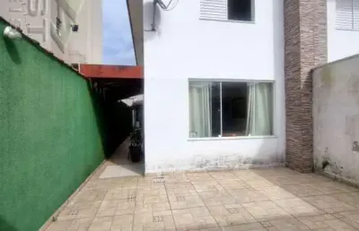 Ubatuba, estufa ii - sobrado geminado com 03 dormitórios (01 suíte).