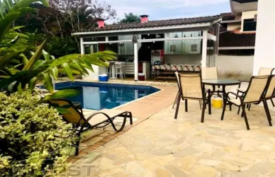 Ubatuba, vila verde -  belíssima casa com 04 dormitorios e com area de lazer.