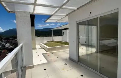 Ubatuba - centro.   cobertura de 150m2 com solarium e vista livre a venda.