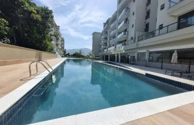 Ubatuba, itaguá - apartamento com 03 dormitórios, sendo 2 suítes, e área de lazer completa.