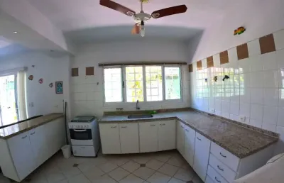 Ubatuba, itaguá- casa com 3 suítes a 100 mts. da orla