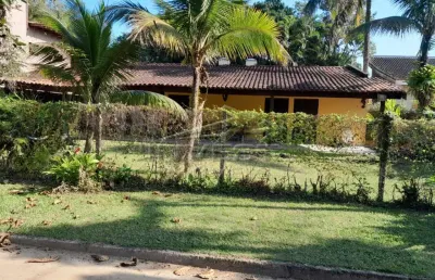 Ubatuba, praia da itamambuca lado par - casa ampla com 4 dormitórios, 02 banheiros - área const. 200m2 aprox e 70m do mar.