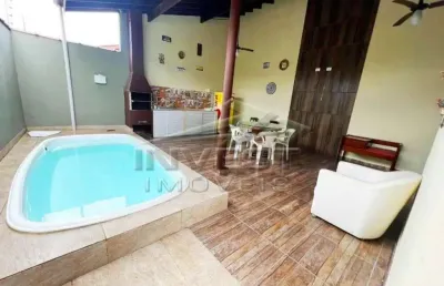 Ubatuba, estufa 2 - linda casa em meio lote 6,5x30, com 02 dormitórios sendo 01 suíte, sala ampla, e ótima área de lazer