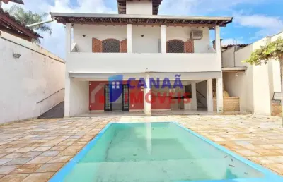 Casa com 3 quartos à venda na Cidade Jardim, Uberlândia 