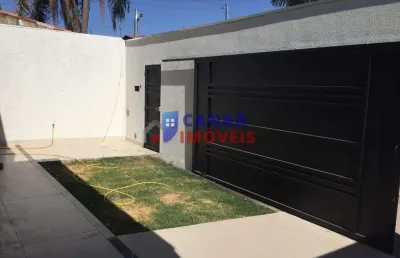 Casa com 3 quartos à venda na Cidade Jardim, Uberlândia 