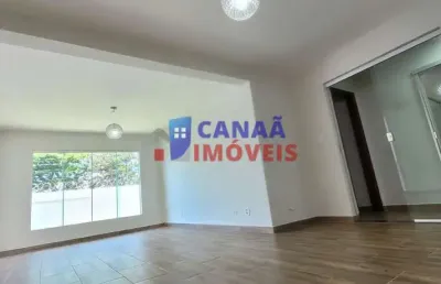Casa térrea 3 quartos, 1 suíte e 2 demi suíte, lote 440m² (pega duas ruas)