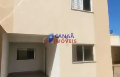 Sobrado 3 quartos 1 suíte em condomínio bairro martins