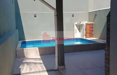Casa em itanhaém á venda com 2 quartos, 1 suite, 2 vagas e piscina, bopiranga, itanhaém - sp