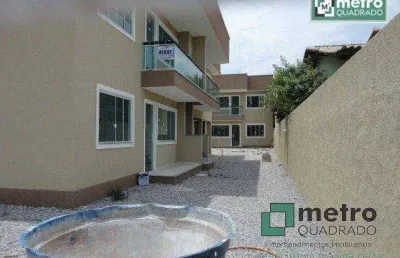 Apartamentos com 2 quartos, sala, cozinha, banheiro social, área de serviço, varanda e garagem.