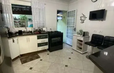 Sobrado para venda tem 126 metros quadrados com 3 quartos