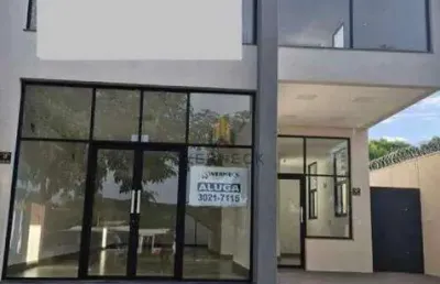 Prédio comercial com 412m2 . 4 banheiros, elevador, 3 copas, quintal e 4 vagas de estacionamento.